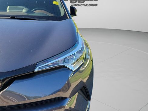 Used 2019 Toyota C-HR Limited FWD image 8