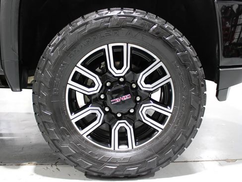 Used 2022 GMC Sierra 2500 AT4 w/ AT4 Premium Plus Package AWD/4WD image 26