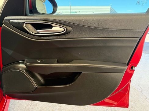 Used 2017 Alfa Romeo Giulia image 13