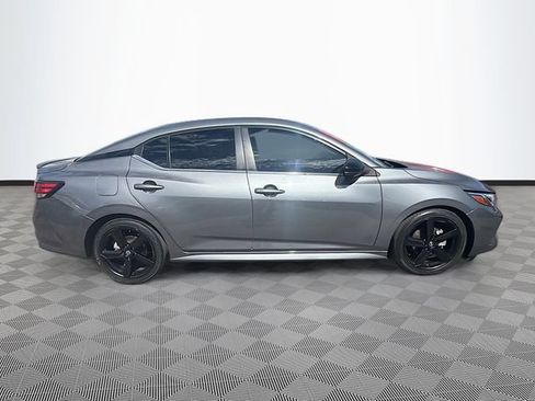 Used 2022 Nissan Sentra SR w/ SR Premium Package FWD image 8