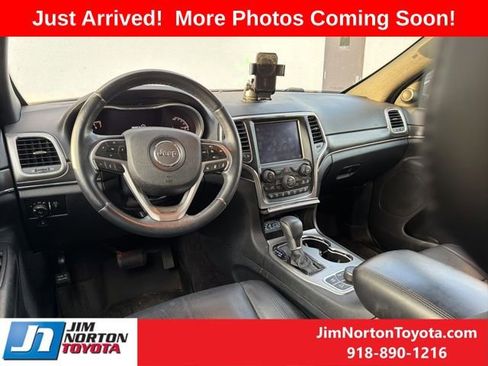 Used 2018 Jeep Grand Cherokee Limited image 11