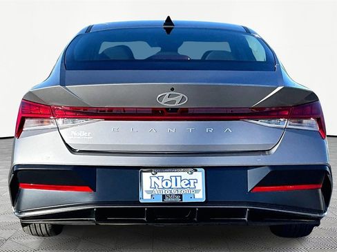 Used 2024 Hyundai Elantra SEL w/ Convenience Package image 4