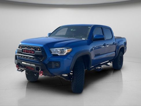 Used 2017 Toyota Tacoma TRD Off-Road AWD/4WD image 14