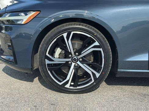 Used 2024 Volvo S60 B5 Core AWD/4WD image 14