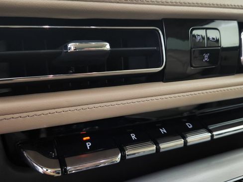Used 2023 Lincoln Aviator AWD w/ Premium Package image 29