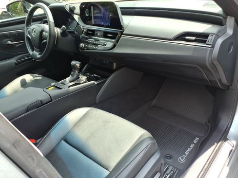 Used 2024 Lexus ES 350 w/ Premium Package FWD image 9