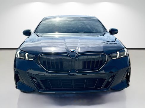 Used 2025 BMW 530i w/ M Sport Package RWD image 8