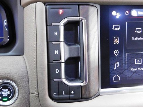 Used 2024 GMC Yukon Denali w/ Advanced Technology Package image 25