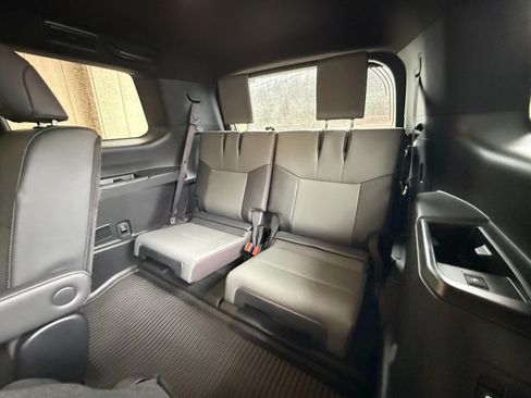 Used 2025 Lexus GX 550 w/ Accessory Package (2T) AWD/4WD image 26