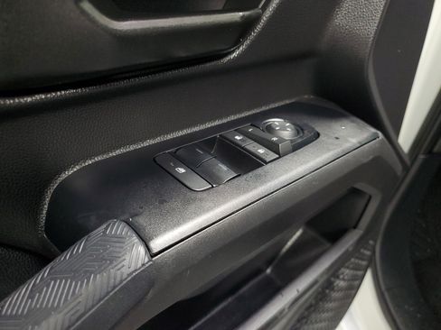 Certified 2025 Toyota Tacoma SR AWD/4WD image 21