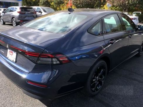 New 2025 Honda Accord SE image 9