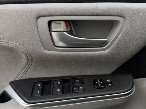 Used 2016 Toyota Camry XSE image 23