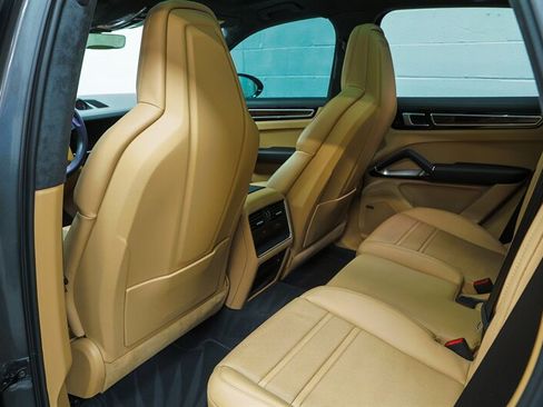 Used 2020 Porsche Cayenne Turbo AWD/4WD image 79
