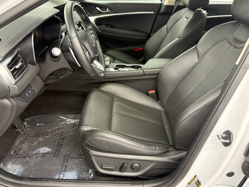 Used 2025 Genesis G70 2.5T image 16