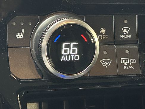 Used 2022 Toyota Highlander XSE FWD image 24