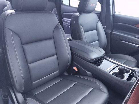 Used 2025 Chevrolet Traverse Z71 AWD/4WD image 25