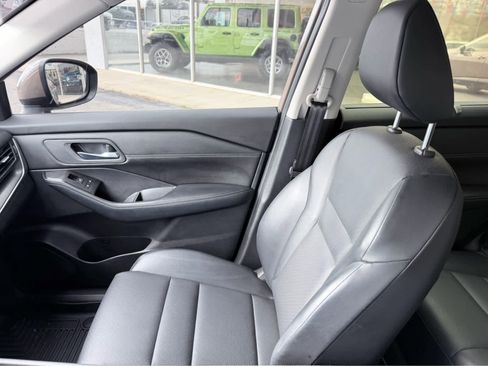 Used 2024 Nissan Rogue SV w/ SV Premium Package image 30