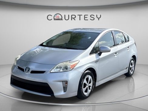 Used 2015 Toyota Prius Three FWD image 2