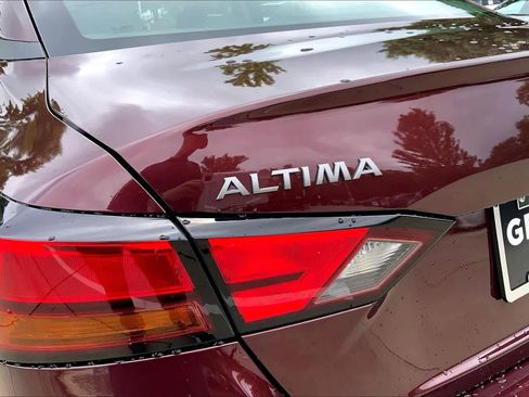 Used 2024 Nissan Altima 2.5 SV FWD image 33