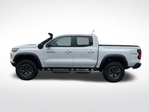 Used 2025 Chevrolet Colorado ZR2 w/ Technology Package AWD/4WD image 4