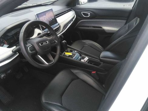 Used 2024 Jeep Compass Latitude AWD/4WD image 2