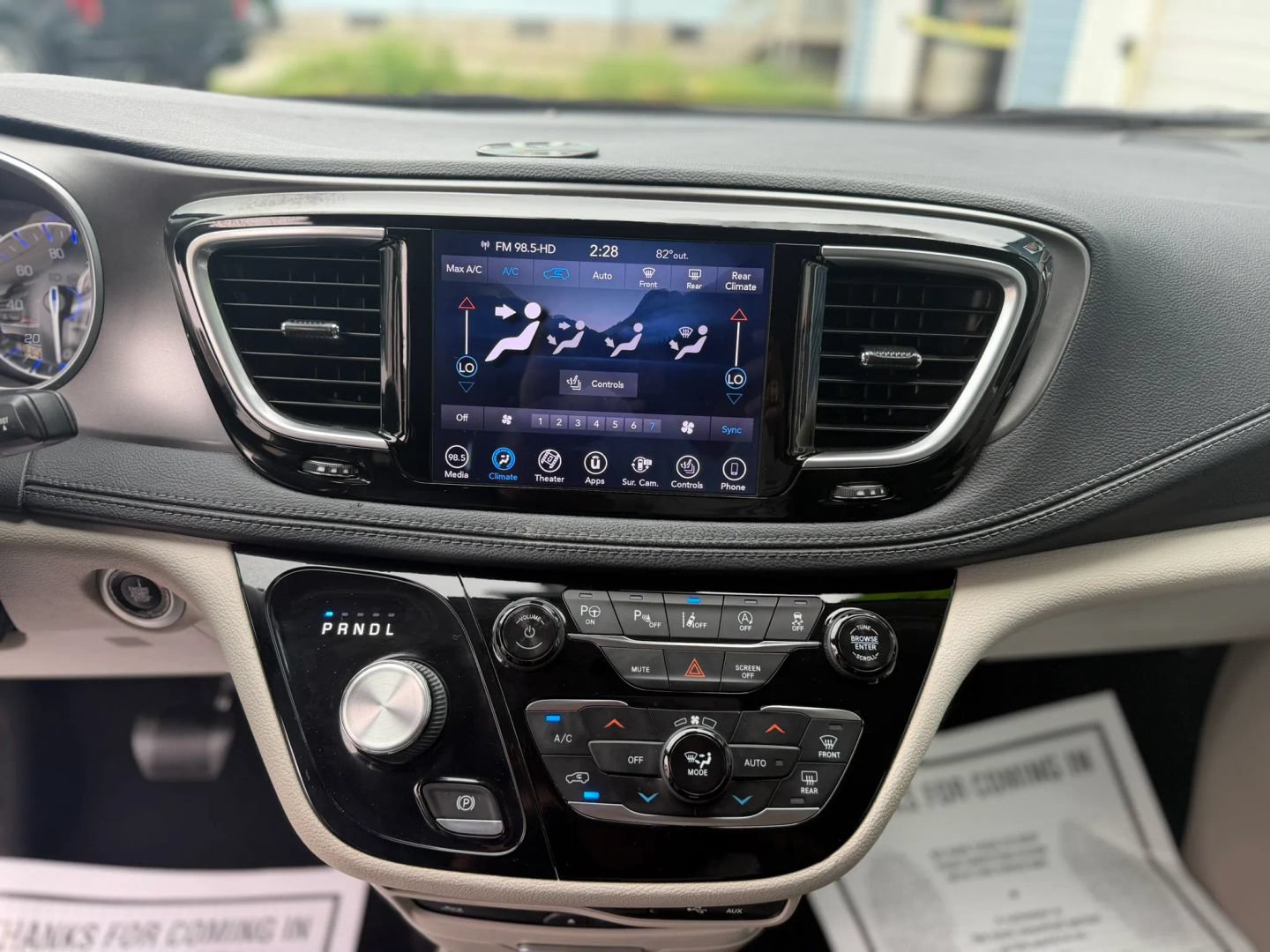 Used 2019 Chrysler Pacifica Limited w/ Tire & Wheel Group FWD image 22