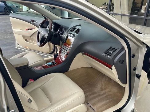 Used 2011 Lexus ES 350 FWD image 25