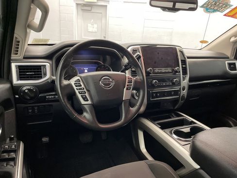 Used 2021 Nissan Titan SV w/ SV Convenience Package image 12