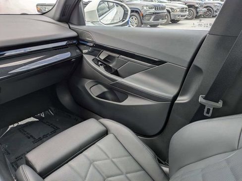 Used 2026 BMW 530i xDrive AWD/4WD image 16