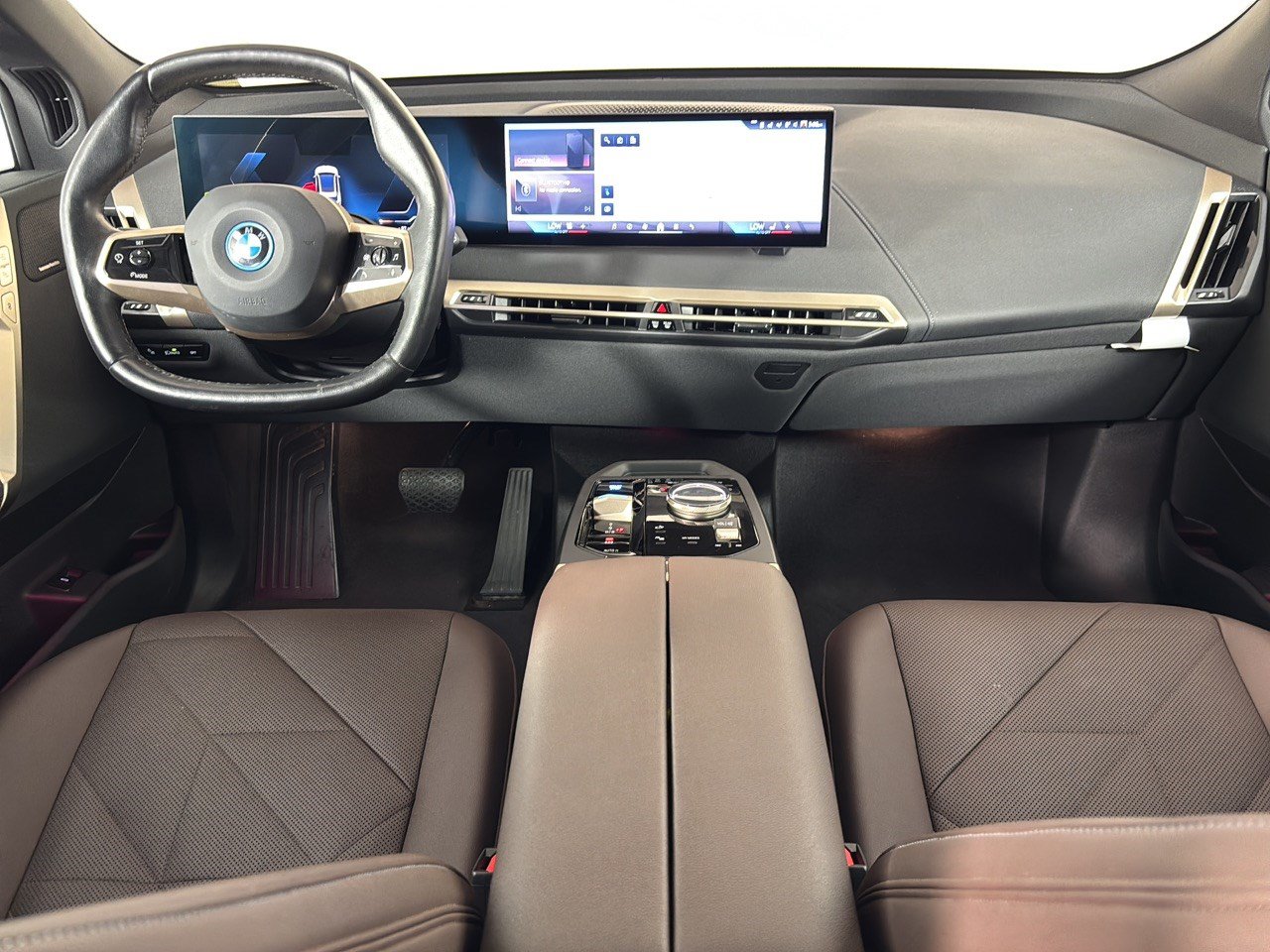 Certified 2024 BMW iX xDrive50 w/ Premium Package AWD/4WD image 17