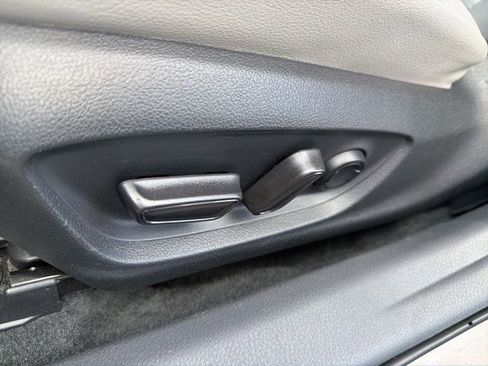 Used 2022 Toyota Camry SE FWD image 23