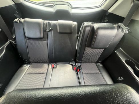 Used 2017 Toyota Highlander Plus w/ Carpet Mat Package AWD/4WD image 10