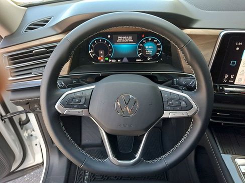 Certified 2025 Volkswagen Atlas SE w/ Panoramic Sunroof Package image 19