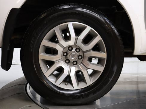 Used 2011 Nissan Frontier SL image 35