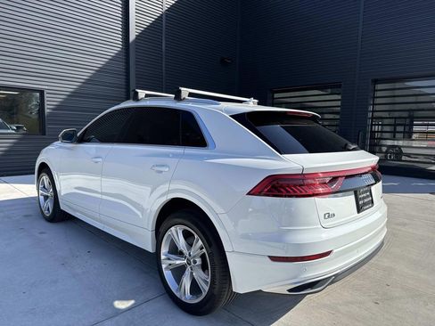 Used 2023 Audi Q8 Premium image 3