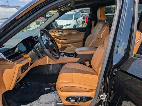Used 2023 Jeep Grand Cherokee L Summit AWD/4WD image 18