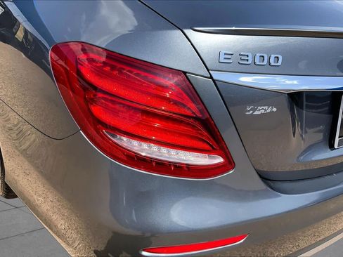Used 2017 Mercedes-Benz E 300 image 28