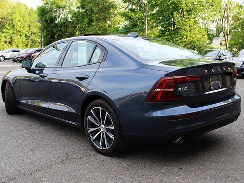 Used 2021 Volvo S60 T5 Momentum FWD image 3