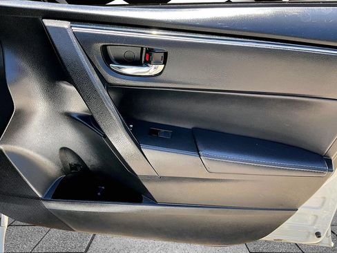 Used 2018 Toyota Corolla XLE FWD image 18