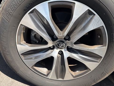 Used 2023 Toyota Highlander XLE image 10