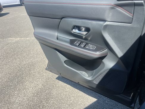 Certified 2025 Nissan Kicks SR FWD image 15
