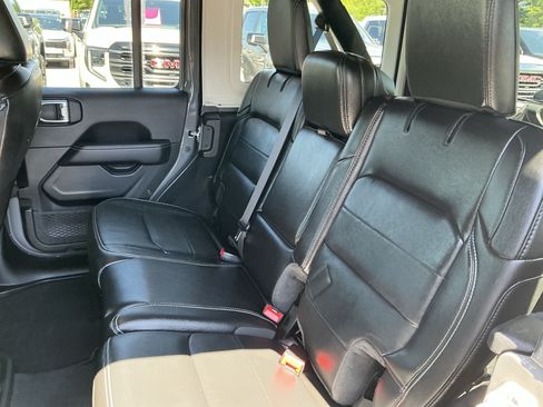 Used 2022 Jeep Wrangler Unlimited Sahara w/ LED Lighting Group AWD/4WD image 10