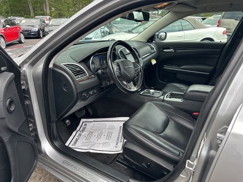 Used 2018 Chrysler 300 Limited w/ Safetytec Plus Group image 14