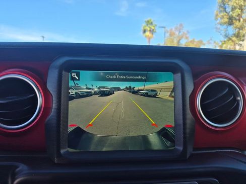 Used 2022 Jeep Gladiator Rubicon w/ Cold Weather Group image 16