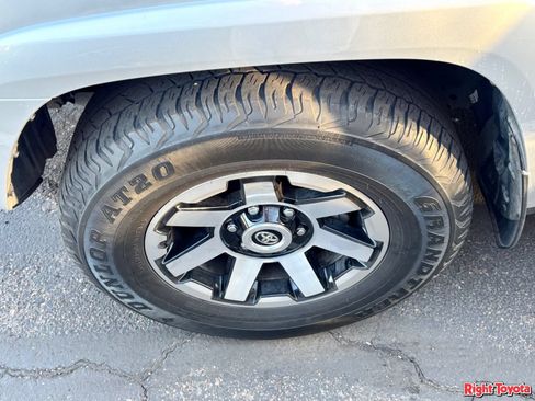 Used 2022 Toyota 4Runner TRD Off-Road Premium w/ Moonroof Package AWD/4WD image 8