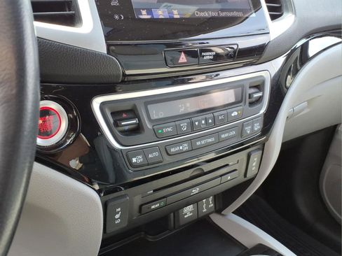 Used 2018 Honda Pilot Touring image 19