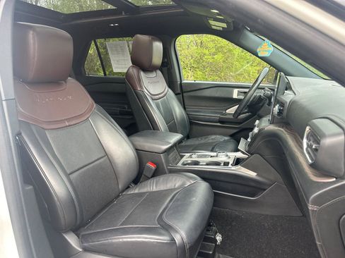 Used 2020 Ford Explorer Platinum w/ Premium Technology Package image 24