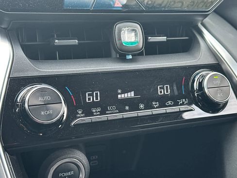 Used 2024 Toyota Venza LE image 22