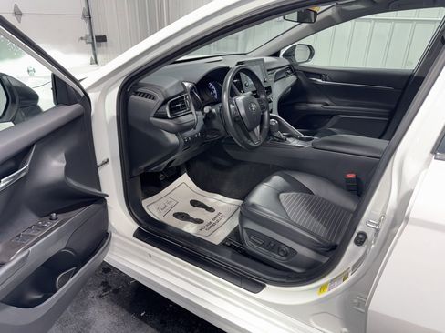 Used 2024 Toyota Camry SE image 16