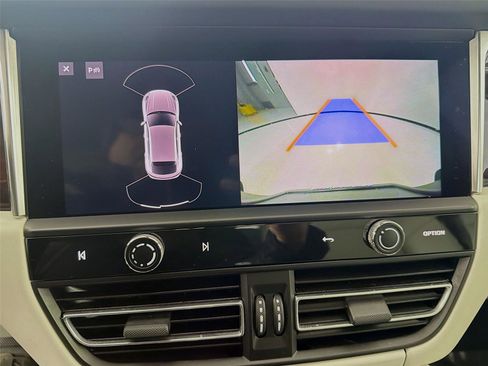 Certified 2022 Porsche Macan S image 18